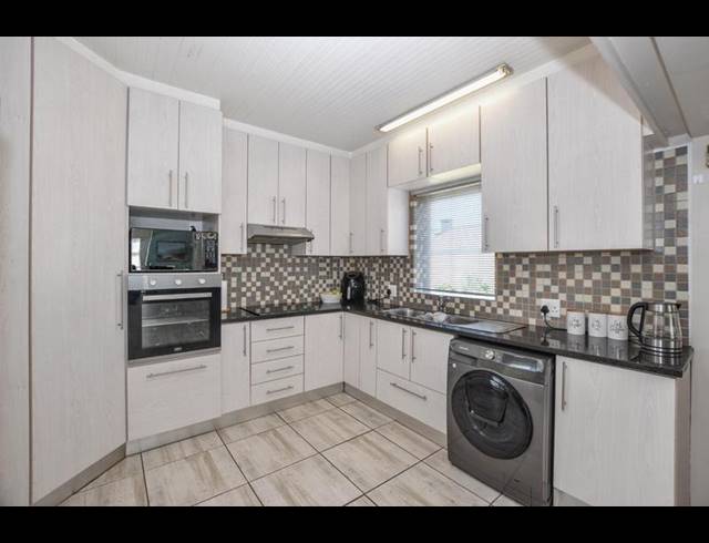 5 BEDROOM HOUSE FOR SALE IN PAROW NORTH